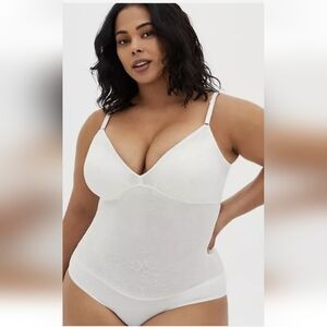 NWT Torrid Sz 3(22-24) White Lace 360 Smoothing  Bodysuit